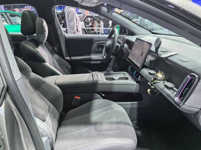 2026北京车展：零跑Lafa5 Ultra正式上市