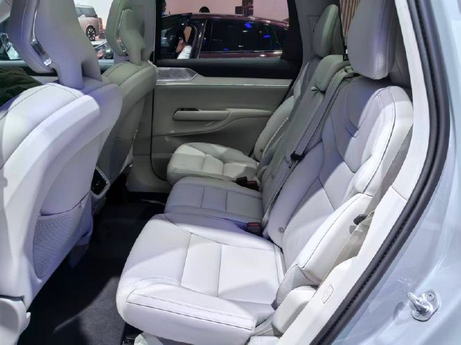 2026北京车展：新款沃尔沃EM90正式上市