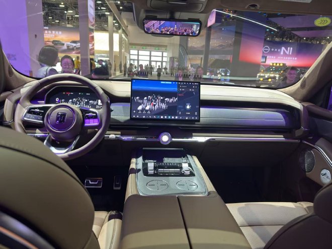 2026北京车展：坦克700 Hi4-Z插电混动版本亮相