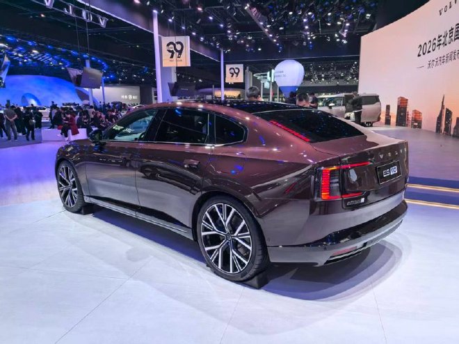 2026北京车展：新款沃尔沃EM90正式上市