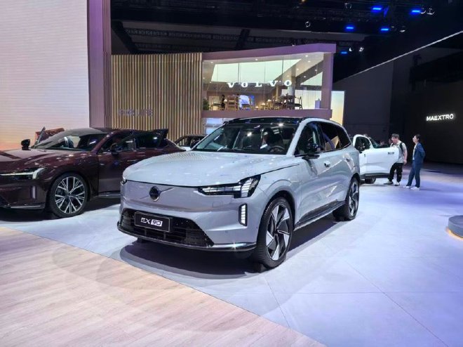 2026北京车展：新款沃尔沃EM90正式上市