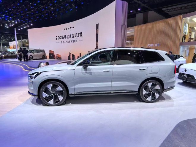 2026北京车展：新款沃尔沃EM90正式上市