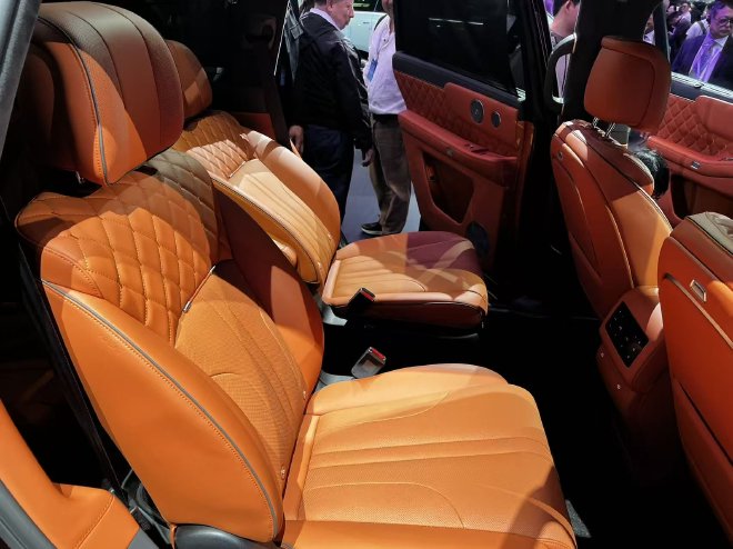 2026北京车展：魏牌V9X亮相