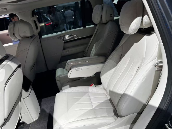 2026北京车展：小鹏GX正式亮相/预售39.98万