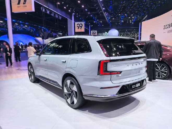 2026北京车展：新款沃尔沃EM90正式上市