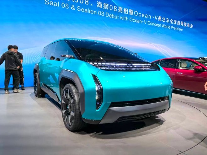 2026北京车展：比亚迪海洋网8系旗舰正式亮相