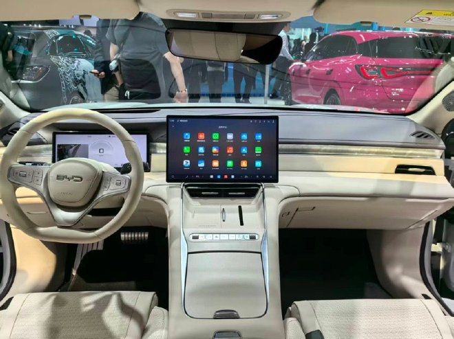 2026北京车展：比亚迪海洋网8系旗舰正式亮相