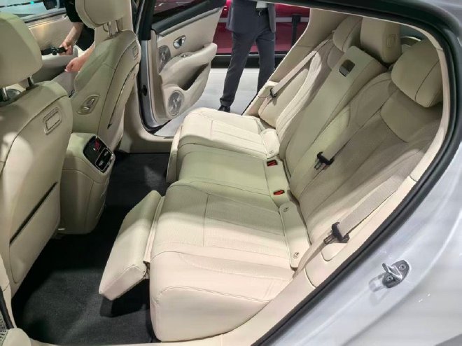 2026北京车展：比亚迪海洋网8系旗舰正式亮相