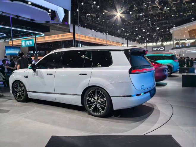 2026北京车展：比亚迪海洋网8系旗舰正式亮相