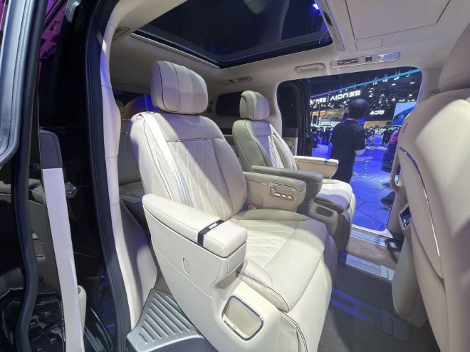 2026成都车展：智界RX新车首秀 V9 R7实力联袂亮相