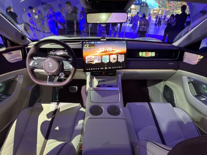 2026成都车展：智界RX新车首秀 V9 R7实力联袂亮相