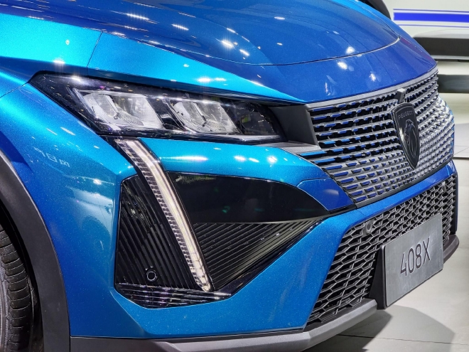 新年焕新之作 东风标致408X亮相海口车展