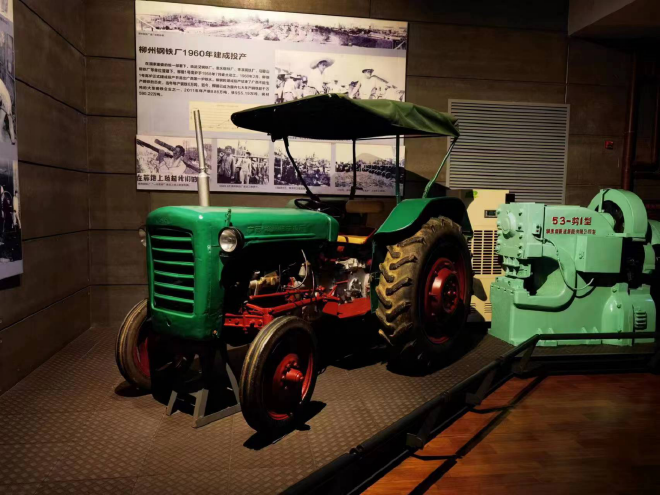 “红河”牌拖拉机