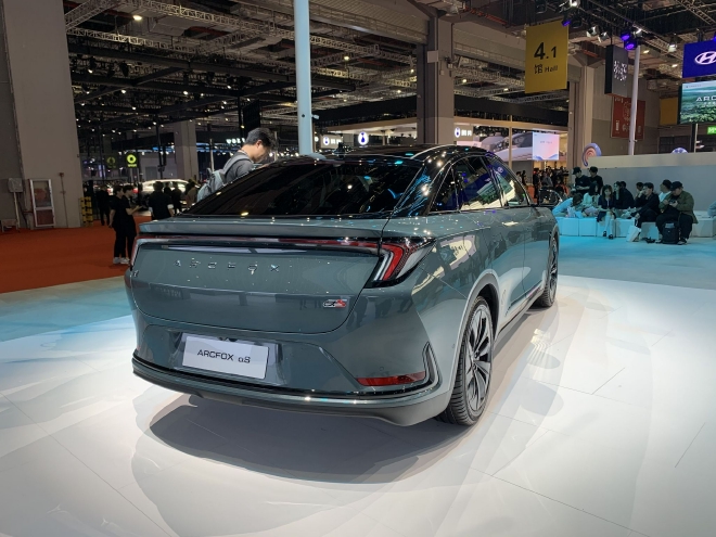 2023上海车展：极狐阿尔法S/T森林版亮相