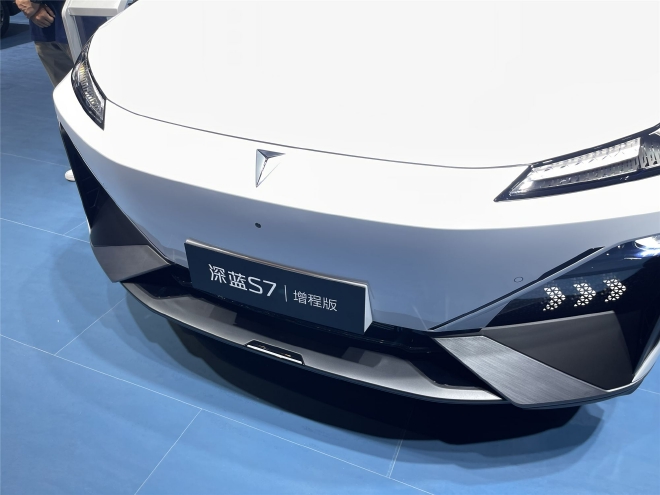 2023上海车展：深蓝汽车首款SUV——深蓝S7亮相