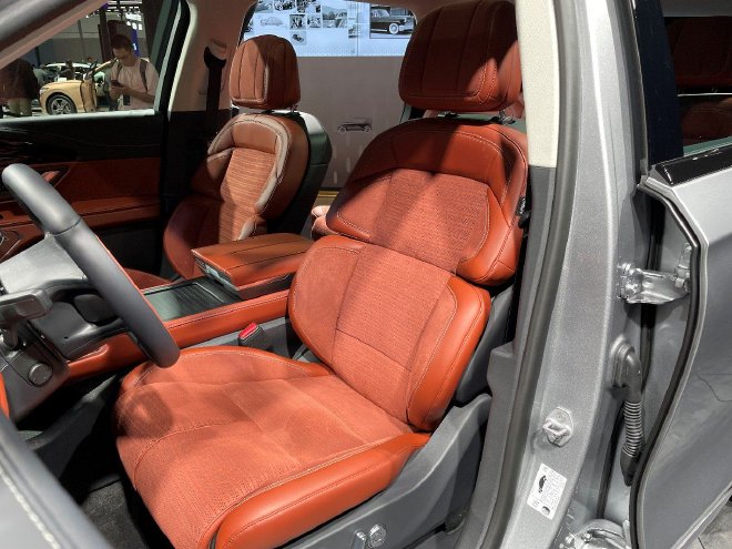 2023成都车展：全新林肯航海家FHEV上市