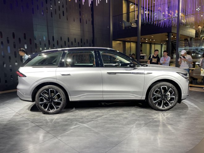 2023成都车展：全新林肯航海家FHEV上市
