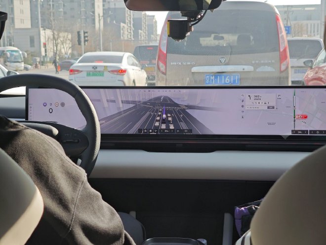 “纯视觉”技术方案 极越01 PPA智驾体验