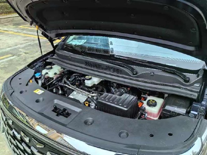 更注重全家出行 试驾瑞风RF8 PHEV版车型