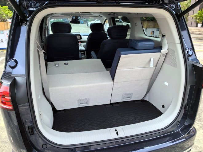 更注重全家出行 试驾瑞风RF8 PHEV版车型