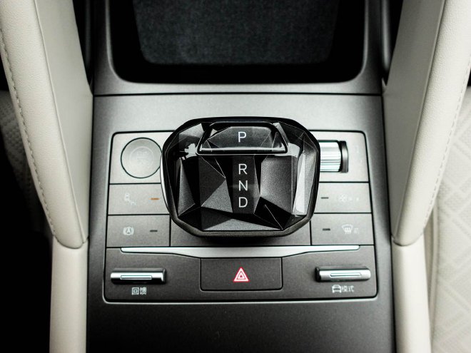 售价9.68-11.98万元 比亚迪元UP正式上市