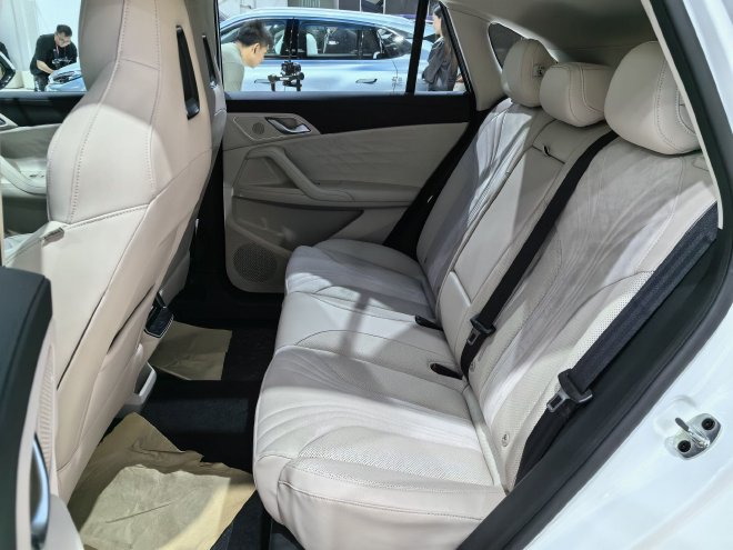 2024北京车展：荣威D5X DMH车展实拍