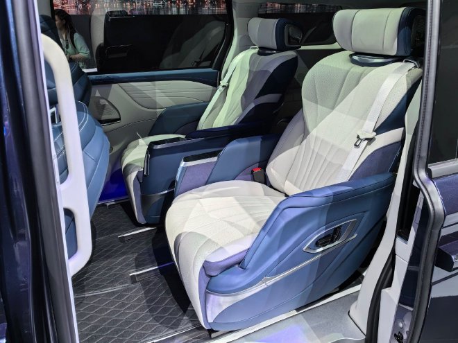 2024北京车展：静态实拍瑞风RF8 鸿蒙版