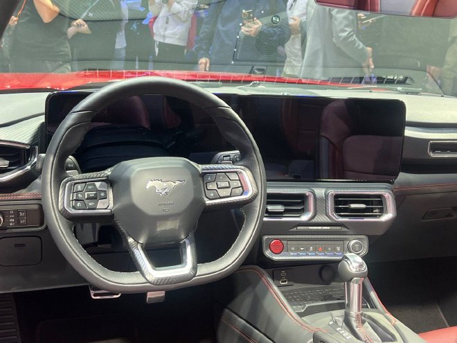  2024 Beijing Auto Show: the first domestic show of the new Ford Mustang convertible sports version