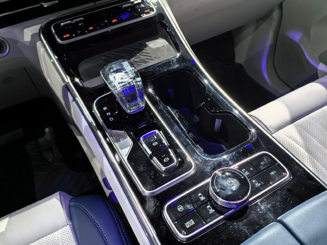 2024北京车展：静态实拍瑞风RF8 鸿蒙版