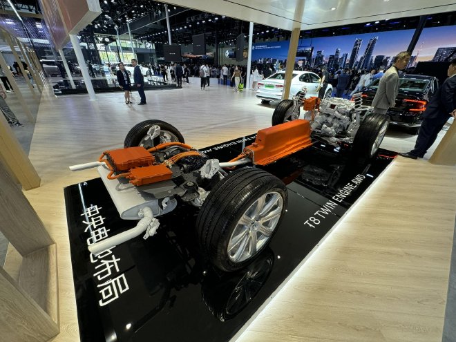 2024成都车展：沃尔沃携旗下插混车型亮相