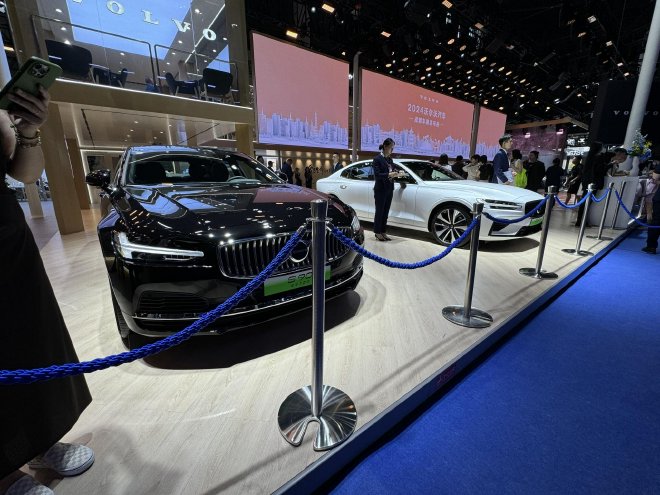 2024成都车展：沃尔沃携旗下插混车型亮相