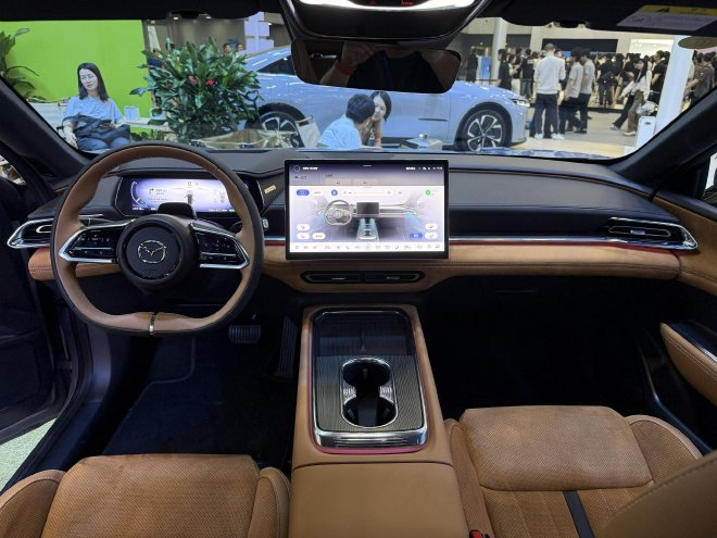 2024广州车展：长安马自达EZ-6亮相