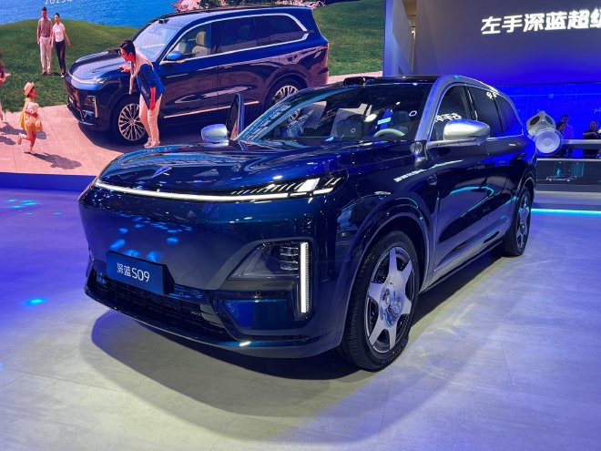 2025上海车展：深蓝S09预售23.99万起