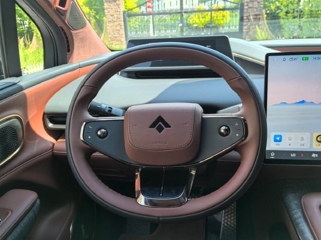 纯电续航350km 试驾广汽昊铂HL增程版车型