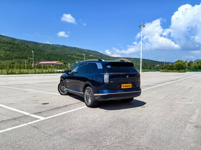 纯电续航350km 试驾广汽昊铂HL增程版车型