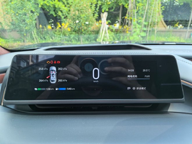 纯电续航350km 试驾广汽昊铂HL增程版车型