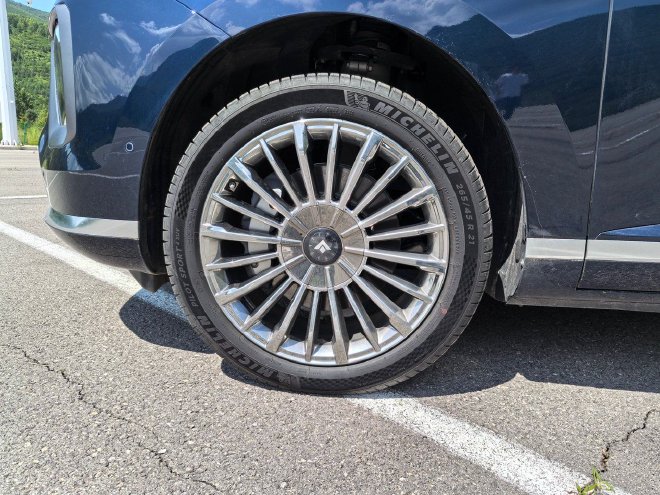 纯电续航350km 试驾广汽昊铂HL增程版车型