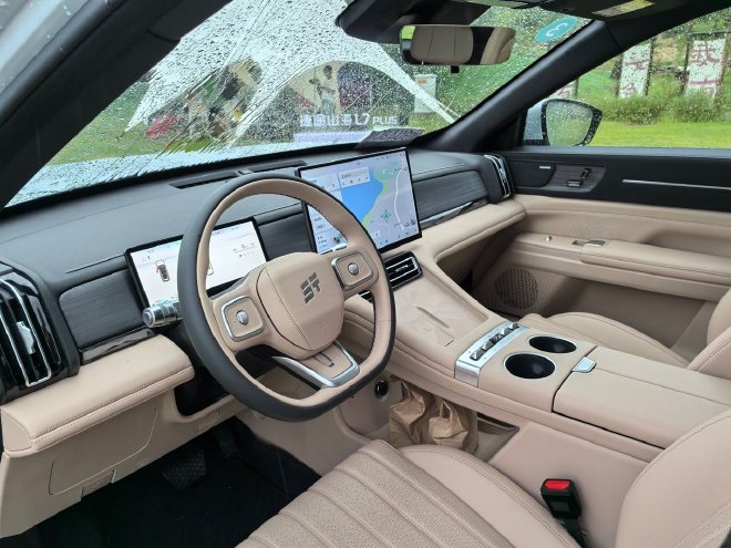 舒服安静跑得远 抢先试驾捷途山海L7 PLUS