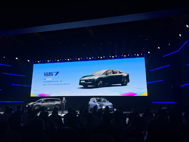 铂智3X推自燃+泊车的车厂保障 将升级R6飞轮大模型