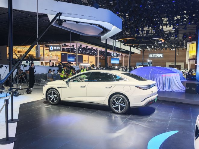 2025成都车展：比亚迪携全家族车型亮相