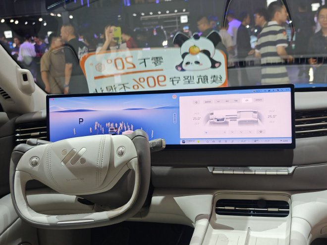 2025成都车展：全新智己LS6正式亮相 预售订单超48000台