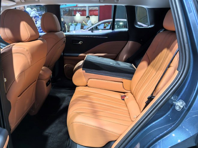 2025成都车展：埃安霸王龙家庭版正式交付