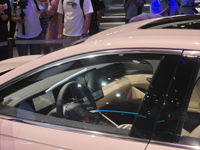 2025成都车展：比亚迪携全家族车型亮相