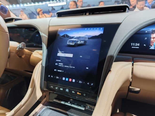 2025成都车展：比亚迪携全家族车型亮相