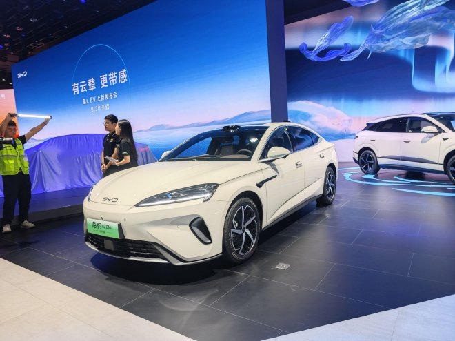 2025成都车展：比亚迪携全家族车型亮相