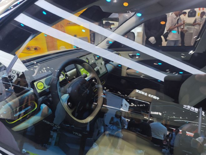 2025成都车展：奇瑞风云X3L预售12.99万起