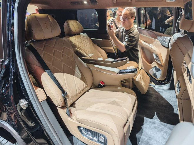 2025成都车展：比亚迪携全家族车型亮相