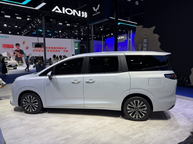 2025成都车展：五菱星光730正式亮相