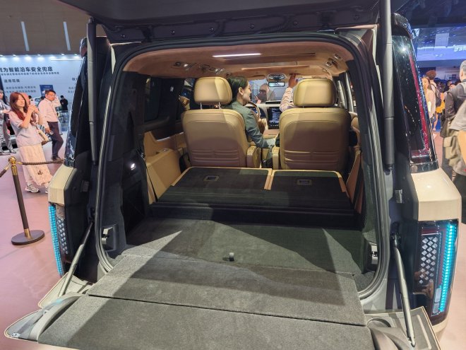 2025成都车展：比亚迪携全家族车型亮相