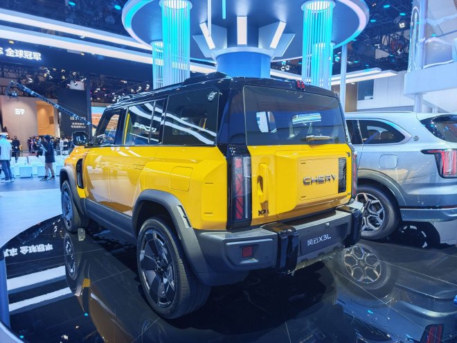 2025成都车展：奇瑞风云X3L预售12.99万起